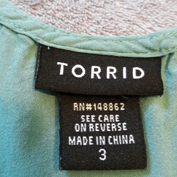 Torrid women's size 3 cold shoulder blouse - Picture 4 of 8